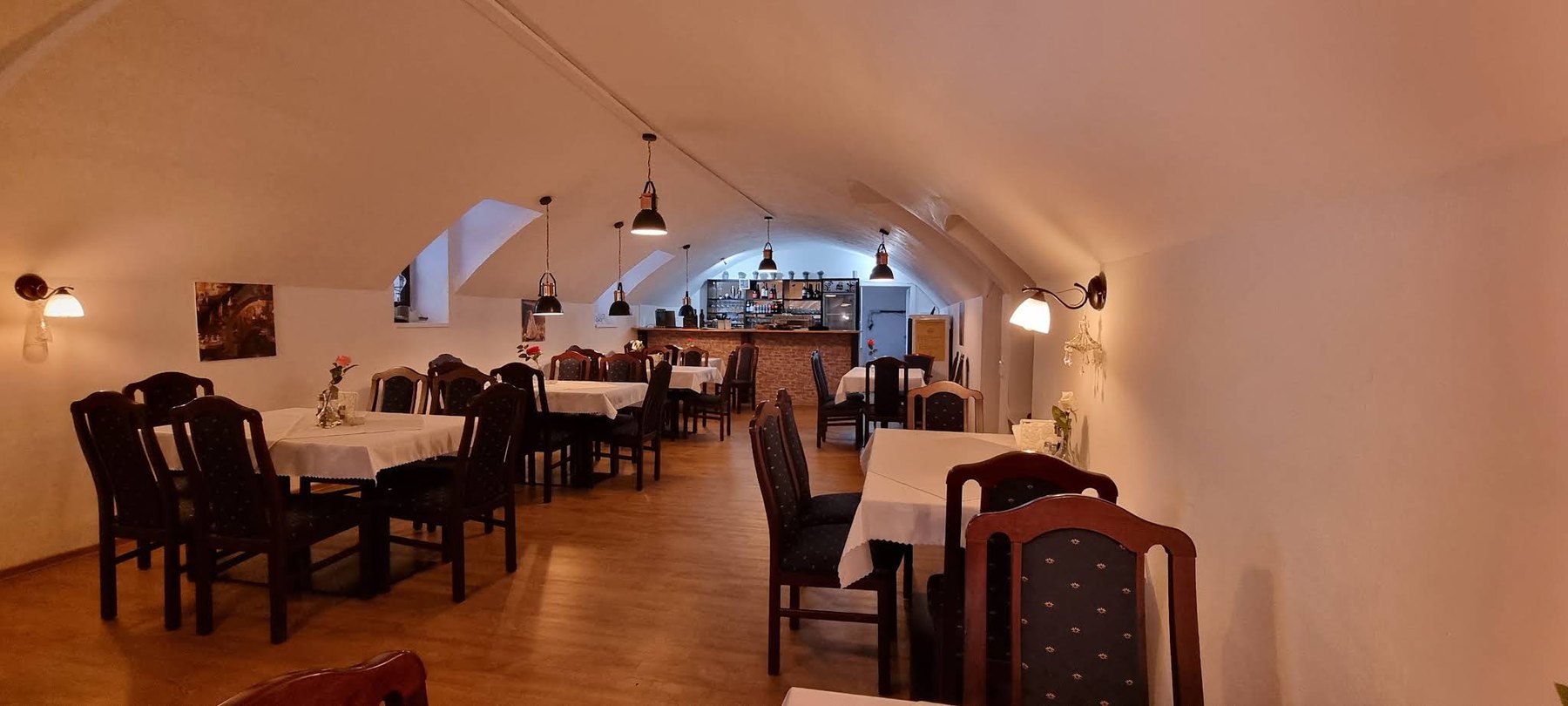 Skutočný interiér Pizzeria da Elio na Budyšínskej ulici